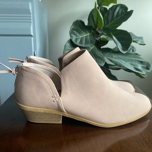 Serra low ankle booties